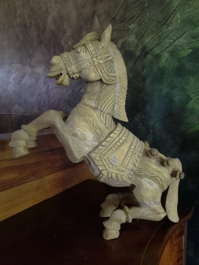Standing Horse Statue (Grey/White)